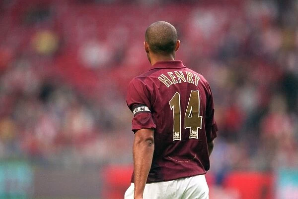 Thierry Henry in Action: Arsenal's Win Against Porto at the Amsterdam Tournament, 2005