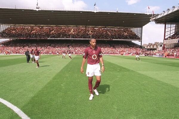 Thierry Henry (Arsenal) in front of the North Bank before the match