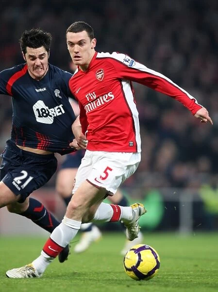 Thomas Vermaelen (Arsenal) holds off Tamir Cohen (Bolton). Arsenal 4: 2 Bolton Wanderers