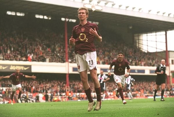 Thrilling Goal: Arsenal Takes the Lead Against West Bromwich Albion, Highbury, 2006 - Alex Hleb's Stunner in FA Premiership