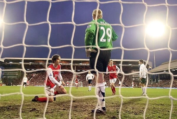Tomas Rosicky's Triumph: The Thrilling Moment of Arsenal's 3rd Goal Against Fulham (0:3), Premier League, 2008