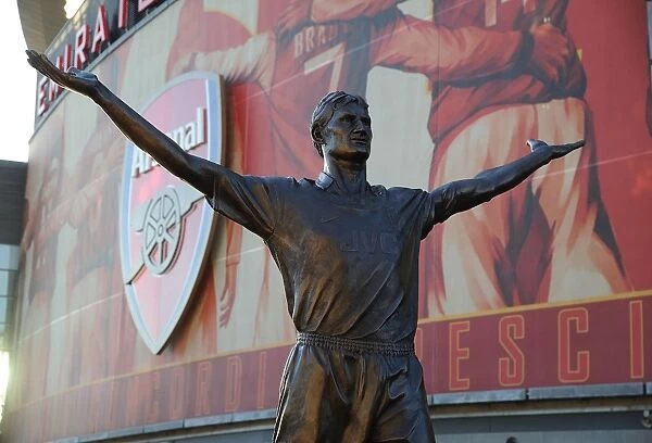 Tony Adams Statue: Arsenal's Legendary Captain at Emirates Stadium (Arsenal vs. Everton, 2011-12)
