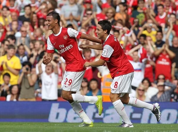 Unforgettable Goal Celebration: Chamakh and Nasri's Stunner - Arsenal's Equalizer Against AC Milan (Emirates Cup 10)