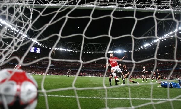 Van Persie Strikes: Arsenal Leads 1-0 vs Olympiacos, UEFA Champions League, 2009