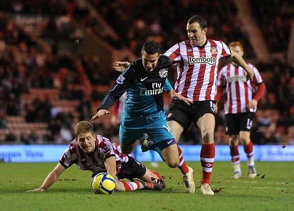 Van Persie's FA Cup Battle: Sunderland vs Arsenal - Turner and O'Shea Challenge the Dutch Star