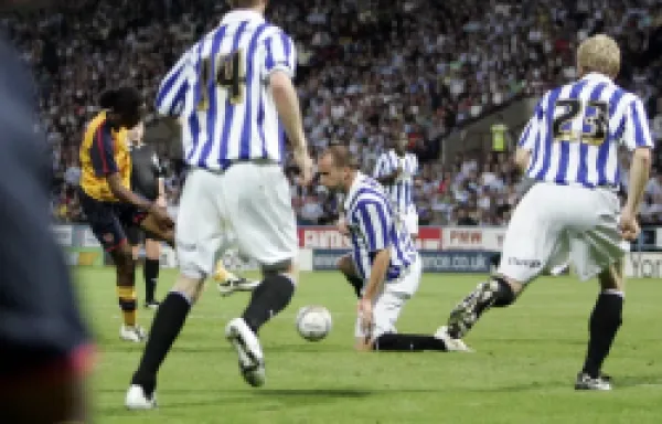 Buy Sanchez Watt scores Arsenal's 1st goal