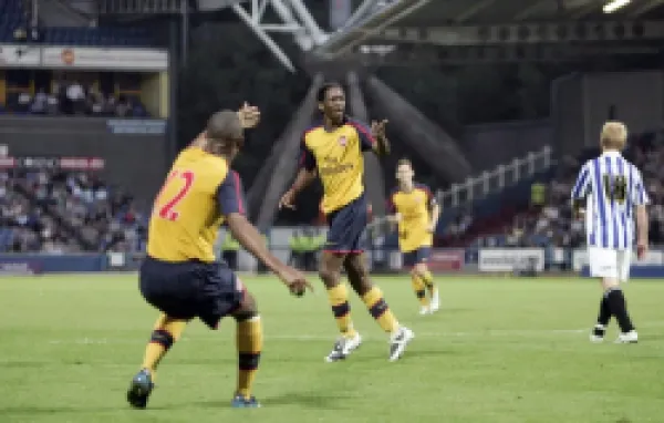 Buy Sanchez Watt celebrates scoring Arsenal's 1st goal