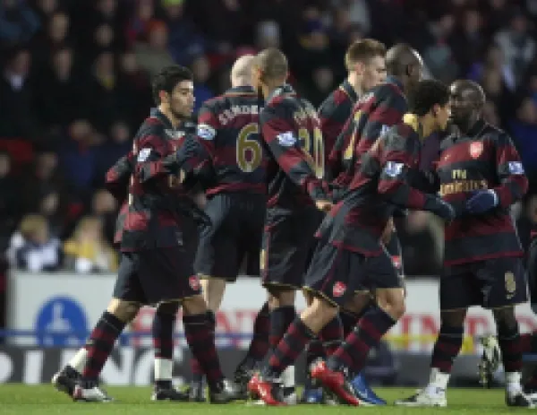 Buy Eduardo celebrates scoring his 1st goal with his team mates