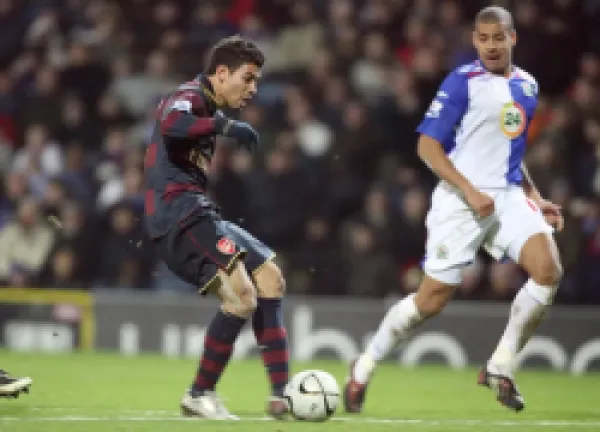 Buy Eduardo scores Arsenal's 3rd goal under pressure from Steven Reid (Blackburn)