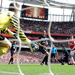 Aaron Ramsey scores Arsenals goal past Edwin van der Sar (Man Utd)