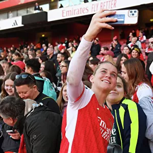 Alessia Russo's Triumph: Arsenal Fans Celebrate Victory over Aston Villa