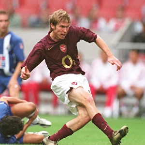 Alex Hleb in Action: Arsenal's Triumph over Porto at the Amsterdam Tournament, 2005