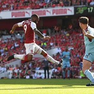 Alexandre Lacazette Scores Arsenal's Second Goal Against Burnley (2017-18)