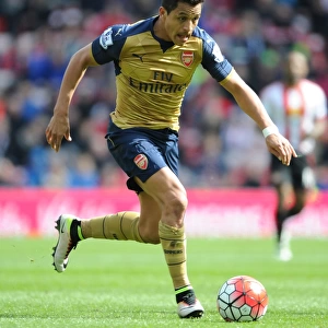 Alexis Sanchez in Action: Arsenal's Star Performance against Sunderland, Premier League 2015-16