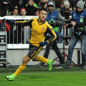 Alexis Sanchez Scores Dramatic Goal for Arsenal against Bayern Munich in UEFA Champions League 2016-17