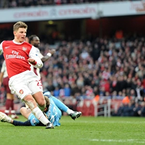 Andrey Arshavin (Arsenal) scores a goal that is ruled out for offside. Arsenal 0