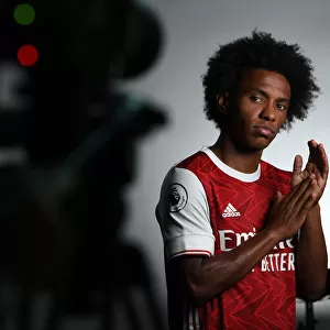 Arsenal 2020-21: A Focus on Willian at First Team Photocall