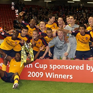 Arsenal Celebrate FA Youth Cup Victory: 2-1 Over Liverpool (6-2 aggregate)