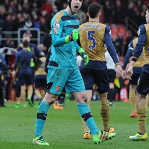 Arsenal Celebrate Hard-Fought Victory Over Bournemouth in 2015-16 Premier League