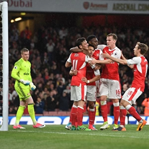 Arsenal Celebrate: Sanchez, Ozil, Welbeck, Holding, Monreal (vs Sunderland, 2016-17)