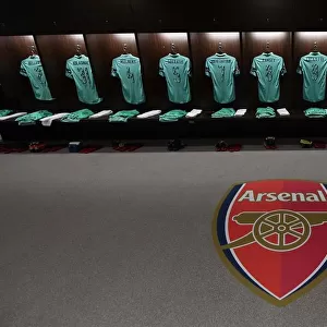 Arsenal Changing Room: Pre-Match Huddle before Arsenal vs. Paris Saint-Germain (International Champions Cup 2018, Singapore)