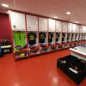 Arsenal FC: Pre-Match Huddle in Olympiacos Stadium's Changing Room - UEFA Europa League 2019-2020