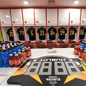 Arsenal FC: Pre-Match Huddle in Olympiacos's Changing Room - UEFA Europa League 2019-20: Round of 32, First Leg