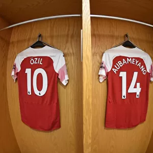 Season 2018-19 Framed Print Collection: Arsenal v Southampton 2018-19
