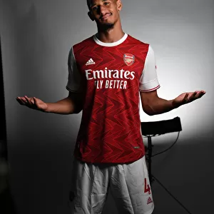 Arsenal First Team 2020-21: William Saliba's Media Photocall Debut
