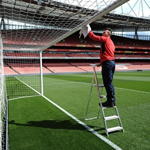 Arsenal Groundsman Prepares Emirates Stadium for Arsenal vs Norwich City (2015-16)