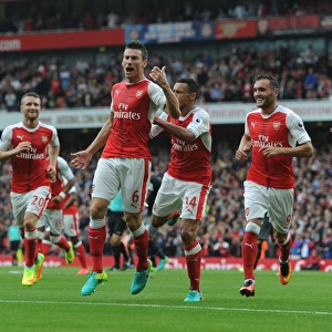 Arsenal: Koscielny and Coquelin Celebrate Goal Against Southampton (2016-17)