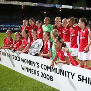 Arsenal Ladies celebrate winning the community shield