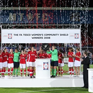 Arsenal Ladies celebrate winnng the Community Shield
