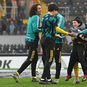 Arsenal Players Engage Local Ballboy in Warm-Up before Vitoria SC Clash in Europa League