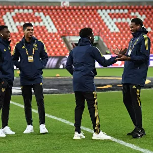 Arsenal Players Inspect Europa League Pitch at Standard Liege Ahead of Showdown