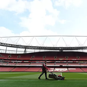 Arsenal vs Leicester City: Pre-Match Groundskeeping at Emirates Stadium