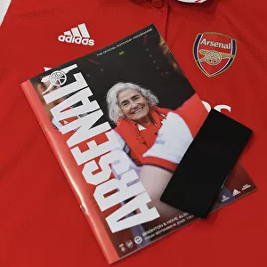Arsenal Women Pay Tribute: Mourning the Queen in Football - Arsenal WFC vs. Brighton & Hove Albion WFC