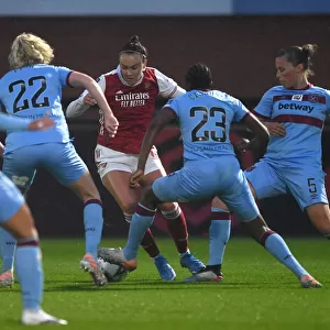 Arsenal Women vs. West Ham United Women: A Tight Clash in Empty FA WSL Stands (April 2021)