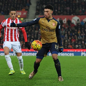 Arsenal's Alex Oxlade-Chamberlain in Action against Stoke City (Premier League 2015-16)