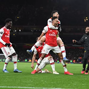 Arsenal's Aubameyang Scores, Celebrates with Team against Olympiacos in Europa League