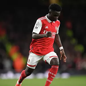 Arsenal's Bukayo Saka in Action Against Chelsea in the 2022-23 Premier League Clash