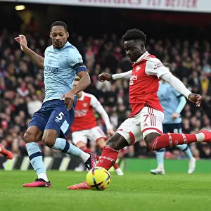 Arsenal's Bukayo Saka Clashes with Brentford's Ethan Pinnock in Premier League Showdown