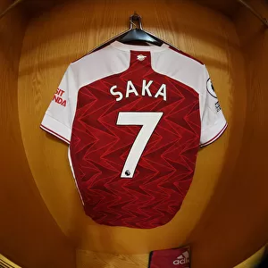 Arsenal's Empty Emirates: Sakas Hanger Awaits Aston Villa