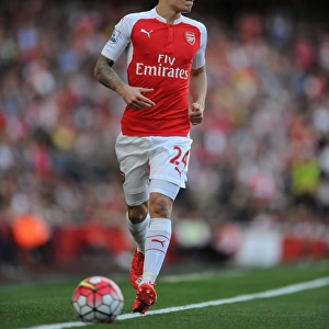 Arsenal's Hector Bellerin in Action Against Stoke City (2015-16)
