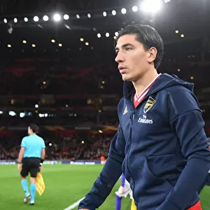 Arsenal's Hector Bellerin Leads Team Out against Standard Liege in Europa League