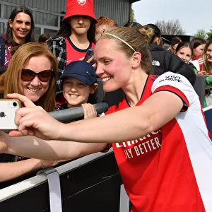 Arsenal's Kim Little Shares Heartwarming Selfie with Fan After FA Cup Semi-Final Victory
