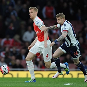 Arsenal's Per Mertesacker Outsmarts James McClean in Thrilling 2015-16 Premier League Showdown