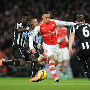 Arsenal's Oxlade-Chamberlain Faces Off Against Newcastle's Tiote and Williamson in Intense Clash