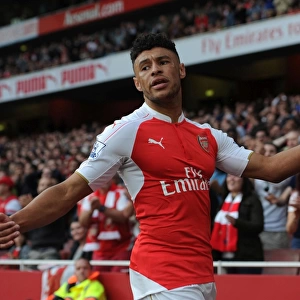 Arsenal's Oxlade-Chamberlain Goes Head-to-Head with Manchester United in Premier League Clash