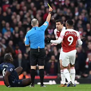 Arsenal's Sokratis Fouls Manchester United's Pogba: Jon Moss Issues Yellow Card (Arsenal v Manchester United 2018-19)